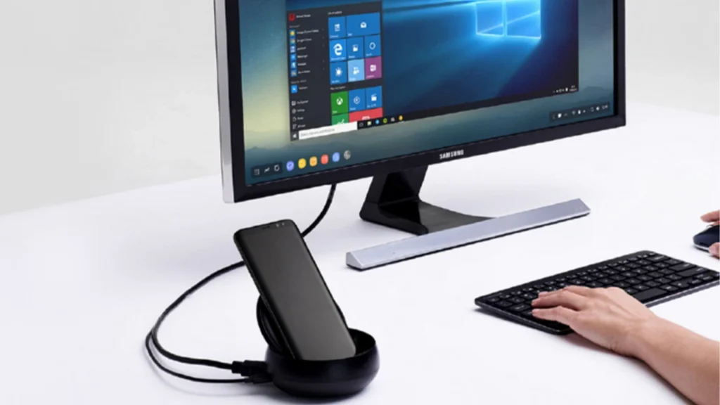 Step-by-step guide on how to use Samsung DeX with a wired connection to a TV for a desktop experience.