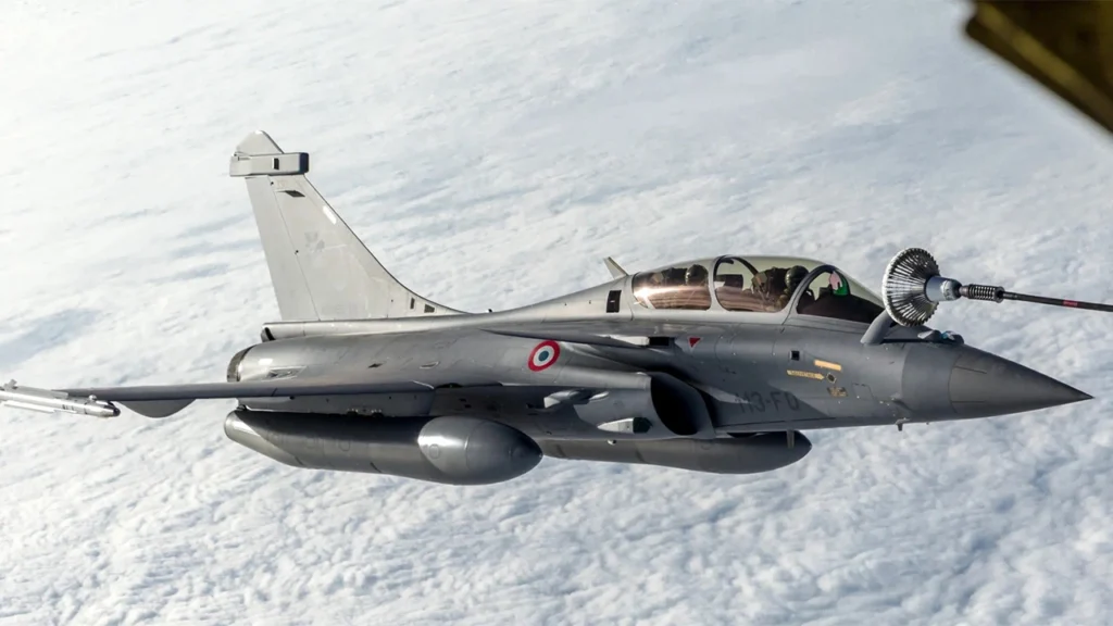 Rafale cockpit interface showing fused sensor data from radar, infrared, and electronic systems